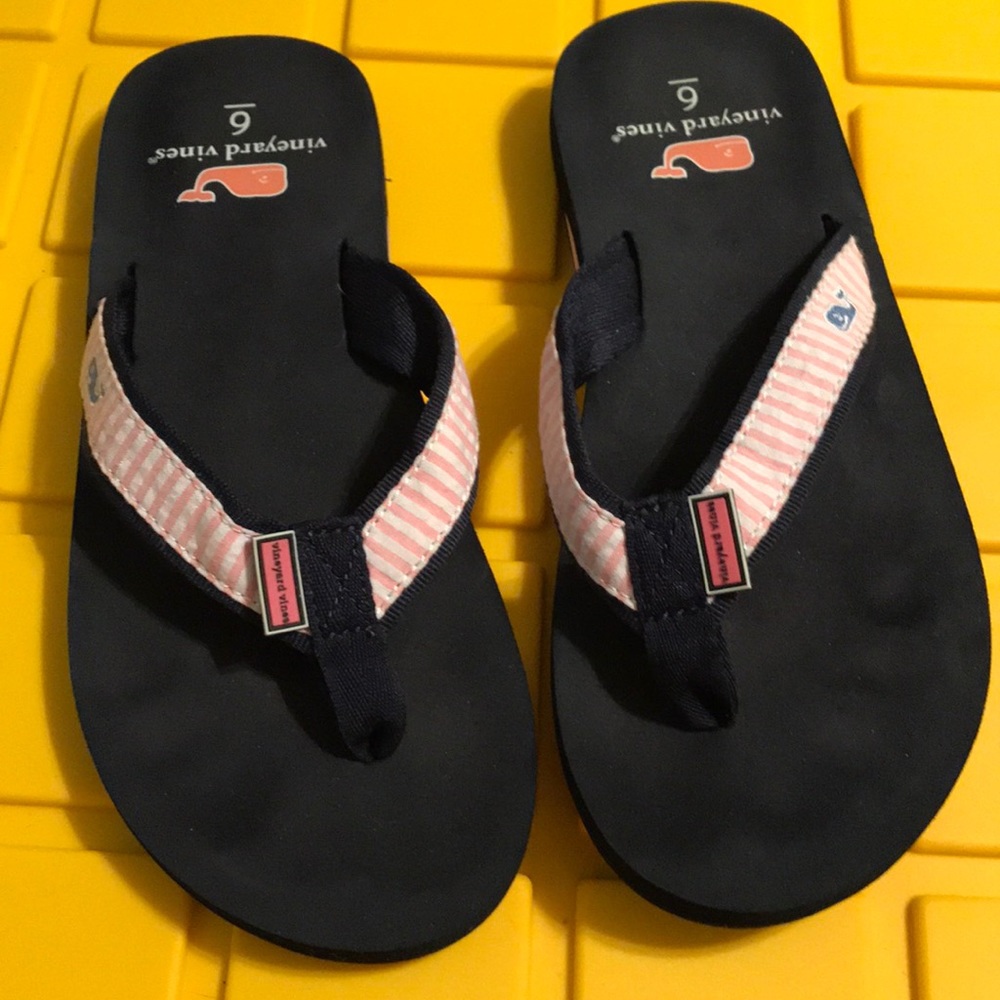 Vineyard Vines pink stripe flip flop. Size 6